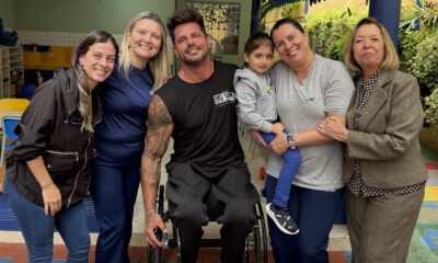 Fernando Fernandes leva afilhada Bianca na escola - Crédito da Foto: Divulgação